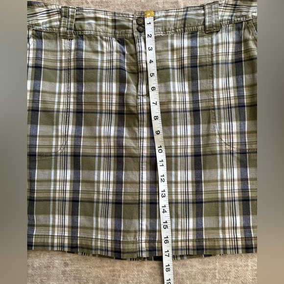 St. John’s Bay Women’s Stretch Plaid Skort - Size 14 - Green and Navy in Color - Picture 5 of 9